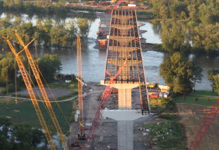 CSVT River Bridge - Superstructure Erection