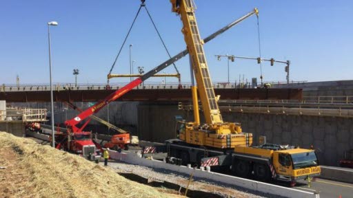 Photo with cranes and girders