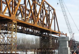 truss erection 3.jpg